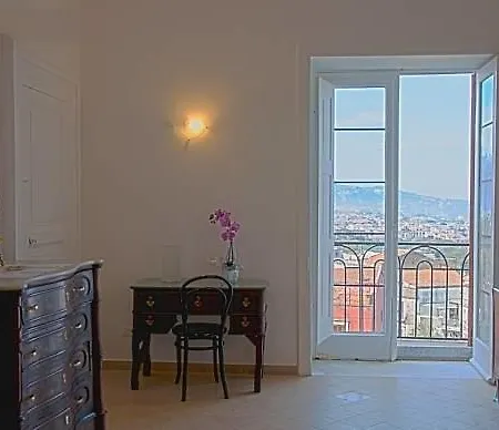 Lo Stradone Guest house Meta